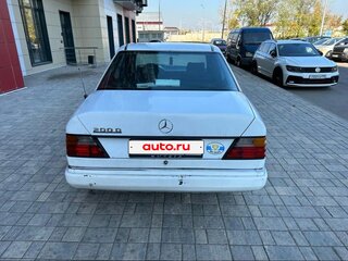 1990 Mercedes-Benz W124 200, белый, 590000 рублей, вид 3
