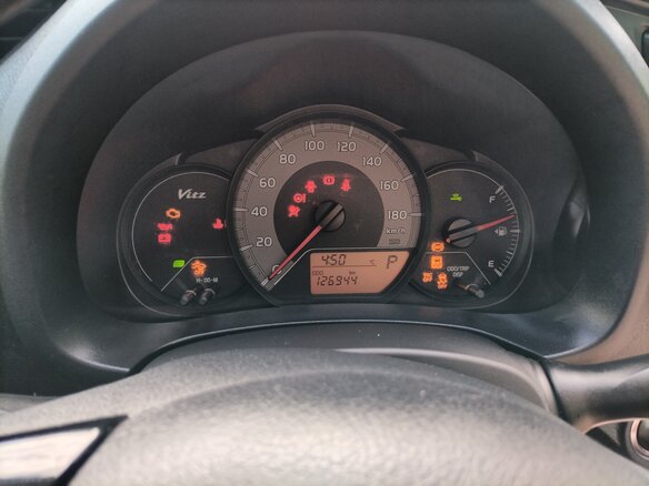 2019 Toyota Vitz III (XP130) Рестайлинг, серый, 860000 рублей - вид 10