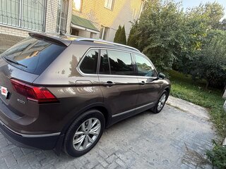 2018 Volkswagen Tiguan II, коричневый, 2100000 рублей, вид 2