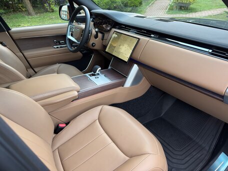 2025 Land Rover Range Rover P400 MHEV V, серый, 18990000 рублей, вид 4