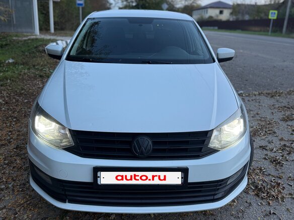 2017 Volkswagen Polo V Рестайлинг, белый - вид 2