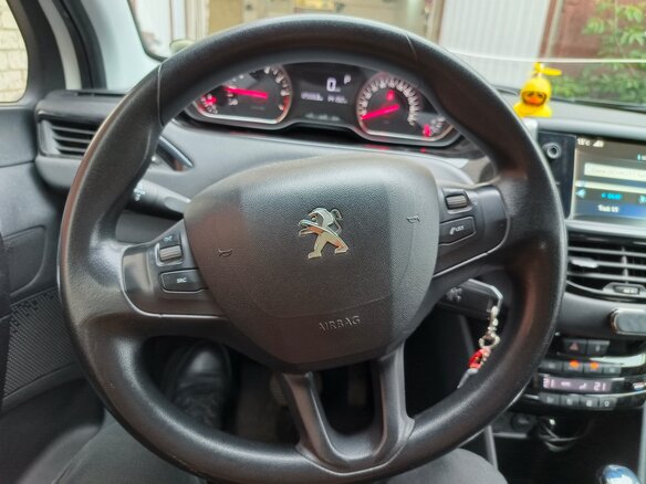 2013 Peugeot 208 I, белый, 600000 рублей - вид 8