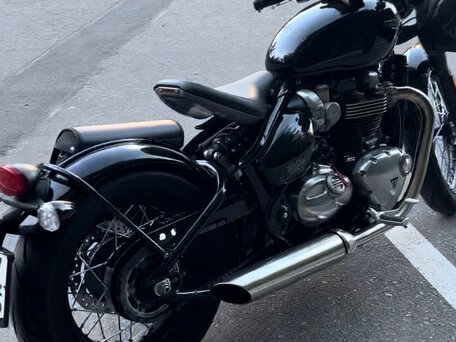 2017 Triumph Bonneville Bobber, чёрный, 1500000 рублей, вид 4