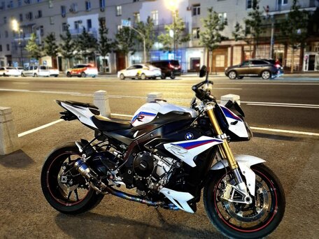 2018 BMW S 1000 R, белый, 1099000 рублей, вид 1