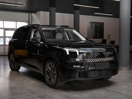 Lynk & Co 900