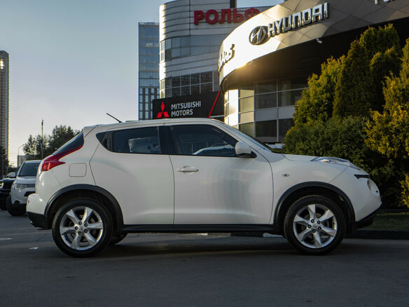 2011 Nissan Juke I, белый - вид 2