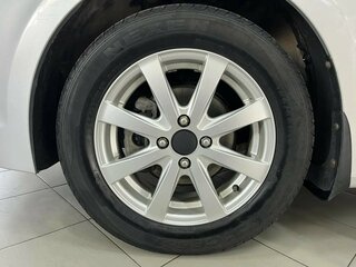 2016 Hyundai Solaris I Рестайлинг, серебристый, 730000 рублей, вид 4