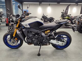 2025 Yamaha MT-09 (FZ-09), чёрный, 1419000 рублей, вид 2