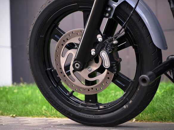 2025 Harley-Davidson Street Bob, серый, 1699000 рублей - вид 29