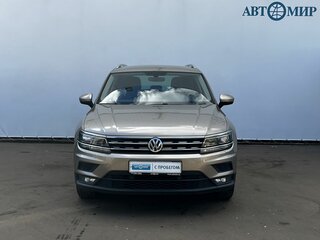 2017 Volkswagen Tiguan II, бежевый, 2200000 рублей, вид 2