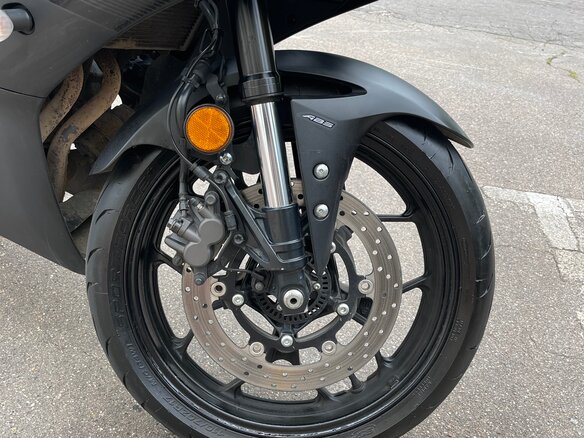2020 Yamaha YZF-R3, чёрный, 495000 рублей - вид 4