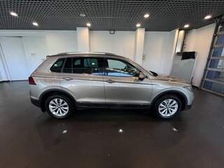 2020 Volkswagen Tiguan II Рестайлинг, коричневый, 2979000 рублей, вид 2