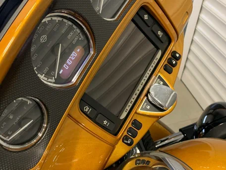 2015 Harley-Davidson CVO Limited, золотистый, 1990000 рублей, вид 3