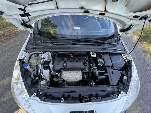 2011 Peugeot 308 I Рестайлинг, белый, 650000 рублей - вид 9