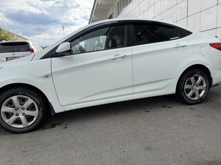2013 Hyundai Solaris I, белый, 600000 рублей, вид 3