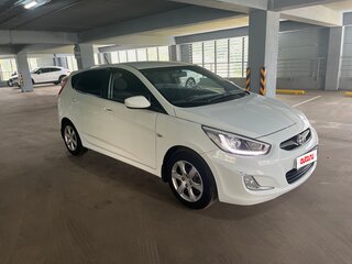 2013 Hyundai Solaris I, белый, 880000 рублей, вид 3