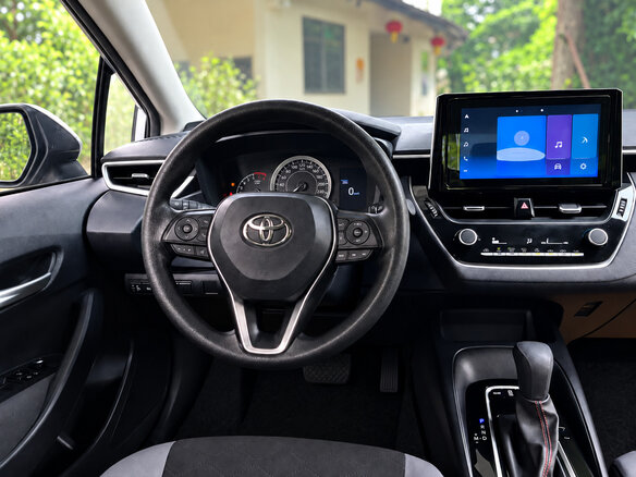 2023 Toyota Corolla XII (E210), серебристый, 1360000 рублей - вид 10