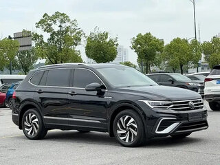 2023 Volkswagen Tiguan L II Рестайлинг (China Market), чёрный, 2519700 рублей, вид 3