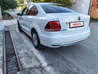 2018 Volkswagen Polo V Рестайлинг, белый, 985000 рублей, вид 3