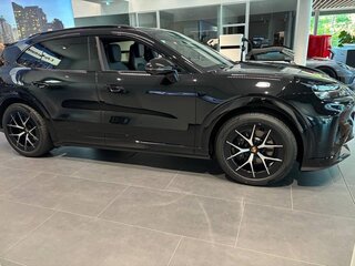 2026 Porsche Cayenne Electric IV, чёрный, 22990000 рублей, вид 2