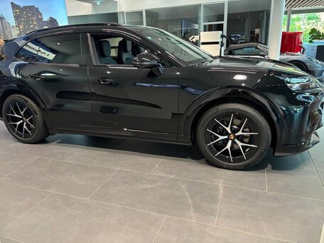2026 Porsche Cayenne Electric IV, чёрный, 18490000 рублей, вид 2
