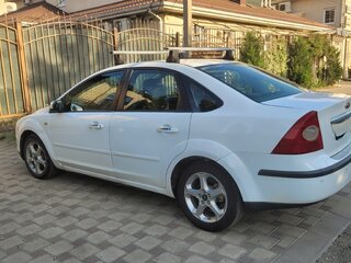 2007 Ford Focus II Рестайлинг, белый, 330000 рублей, вид 3