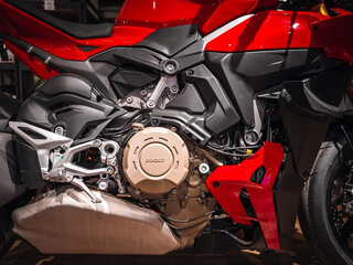 2026 Ducati Streetfighter V4, красный, 3350000 рублей, вид 4