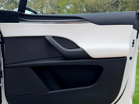 2022 Tesla Model X Plaid I Рестайлинг, белый, 11000000 рублей - вид 12