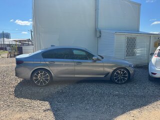 2019 BMW 5 серии 520d VII (G30/G31/G38), серый, 2599999 рублей, вид 3