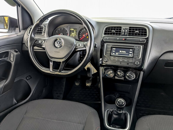 2018 Volkswagen Polo V Рестайлинг, белый, 985000 рублей - вид 24