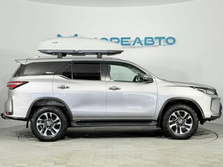 2021 Toyota Fortuner II Рестайлинг, серебристый, 4445000 рублей, вид 4