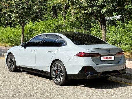 2026 BMW 5 серии 530i xDrive VIII (G60/G61/G68), серый, 10300000 рублей, вид 5
