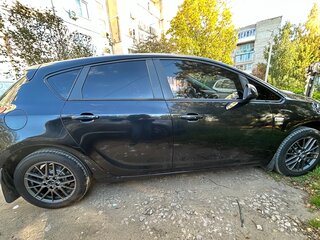 2013 Opel Astra J Рестайлинг, чёрный, 850000 рублей, вид 3