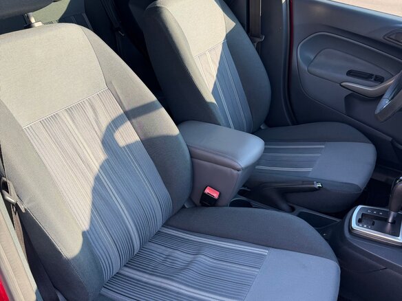 2009 Ford Fiesta Mk6, красный - вид 9