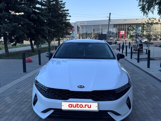 2020 Kia K5 III, белый, 2000000 рублей, вид 1