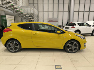 2016 Kia Ceed II Рестайлинг, жёлтый, 880000 рублей, вид 4