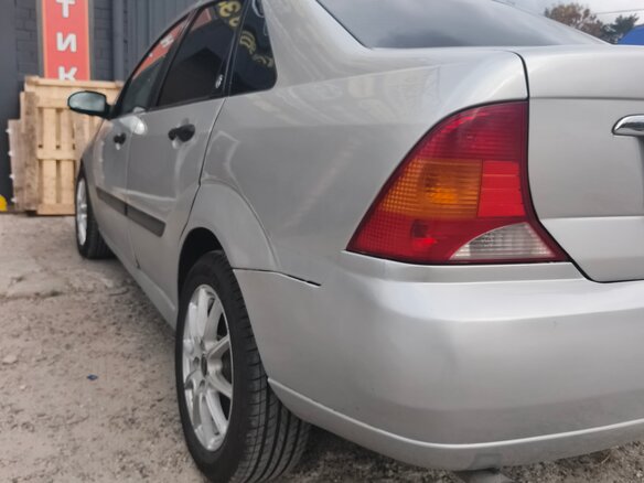 2001 Ford Focus I Рестайлинг, серебристый, 250000 рублей - вид 4