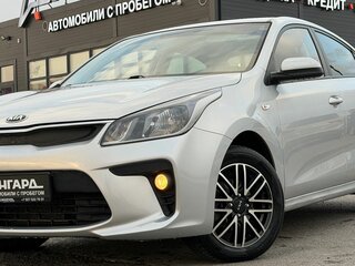 2018 Kia Rio IV, серебристый, 1290000 рублей, вид 2