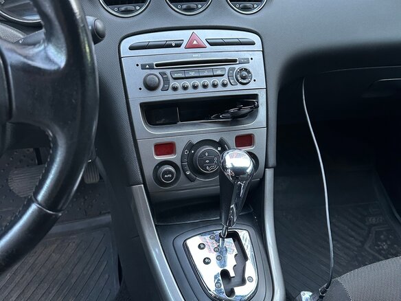 2010 Peugeot 308 I, серый, 375000 рублей - вид 5