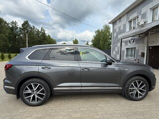 2020 Volkswagen Touareg III, серый, 5130000 рублей, вид 5