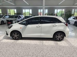2022 Honda Fit Crosstar IV, белый, 980000 рублей, вид 5