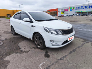 2012 Kia Rio 5-speed III, белый, 900000 рублей, вид 1