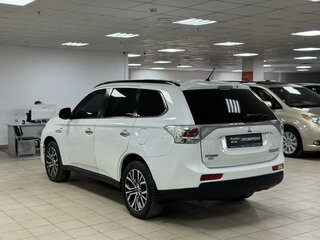 2013 Mitsubishi Outlander III, белый, 1249000 рублей, вид 4