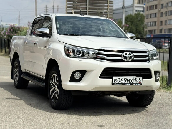 2016 Toyota Hilux VIII, белый