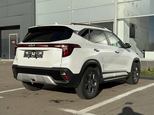 2023 Kia Seltos I Рестайлинг, белый, 2350000 рублей - вид 5