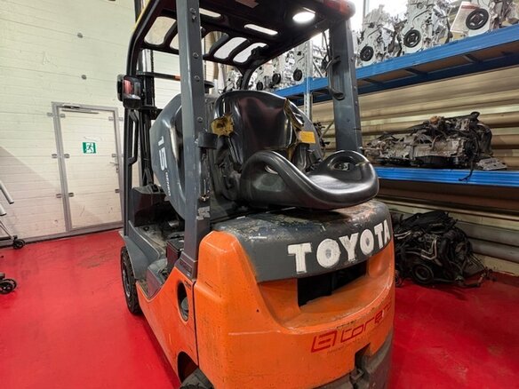 2008 Toyota 8F, оранжевый, 600000 рублей - вид 2