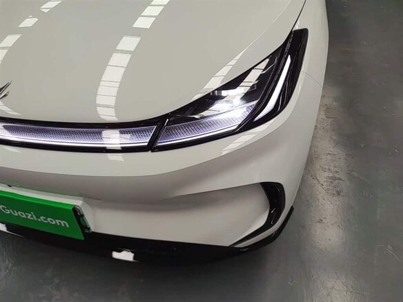 2025 Arcfox T1 42.3 kWh, белый - вид 3