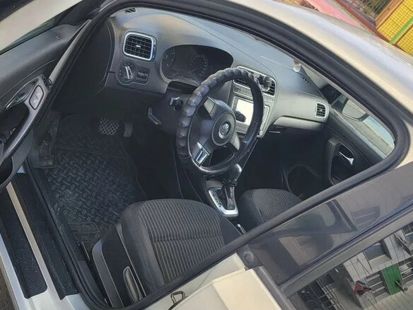 2013 Volkswagen Polo V, золотистый, 875000 рублей - вид 11