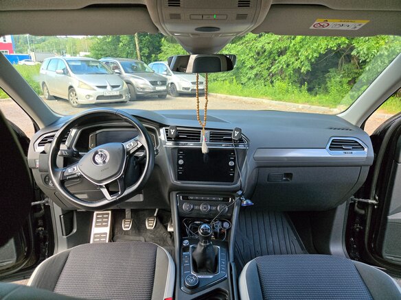 2019 Volkswagen Tiguan II, чёрный, 2300000 рублей - вид 8