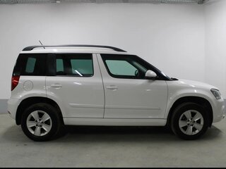 2014 Skoda Yeti I Рестайлинг, белый, 850000 рублей, вид 3